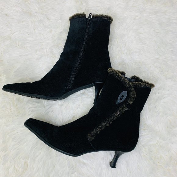 Elegant Black Suede Ankle Boots with Fur Trim - Picture 3 of 15